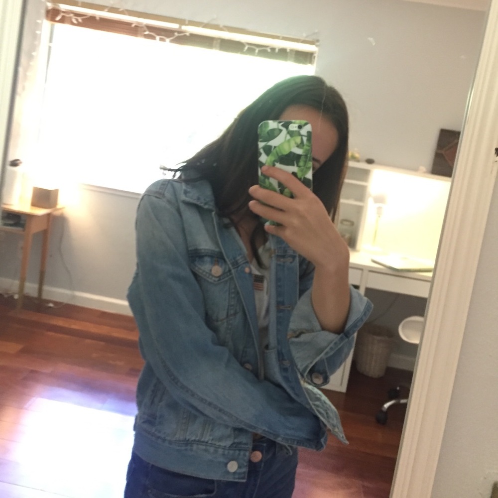 LIGHT WASH JEAN JACKET *AMAZING QUALITY*